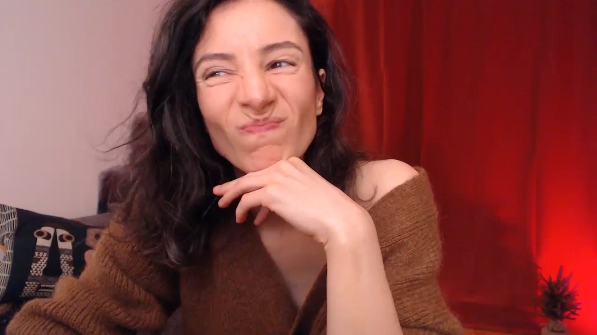 Gallery image thumbnail from Mora_Marvels's myfreecams stream on, 12/18/2024, 02:01 image 10 of 20