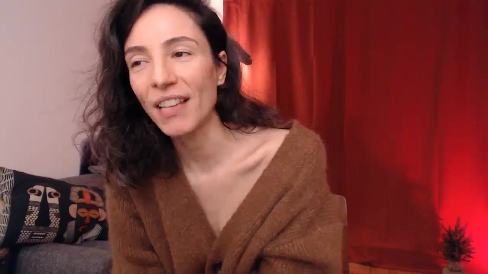 Gallery image thumbnail from Mora_Marvels's myfreecams stream on, 12/18/2024, 02:01 image 8 of 20