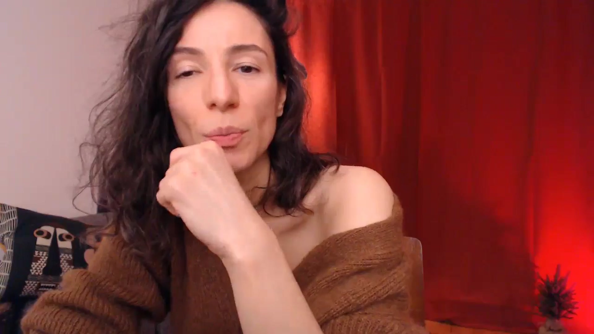 Gallery image thumbnail from Mora_Marvels's myfreecams stream on, 12/18/2024, 02:01 image 14 of 20