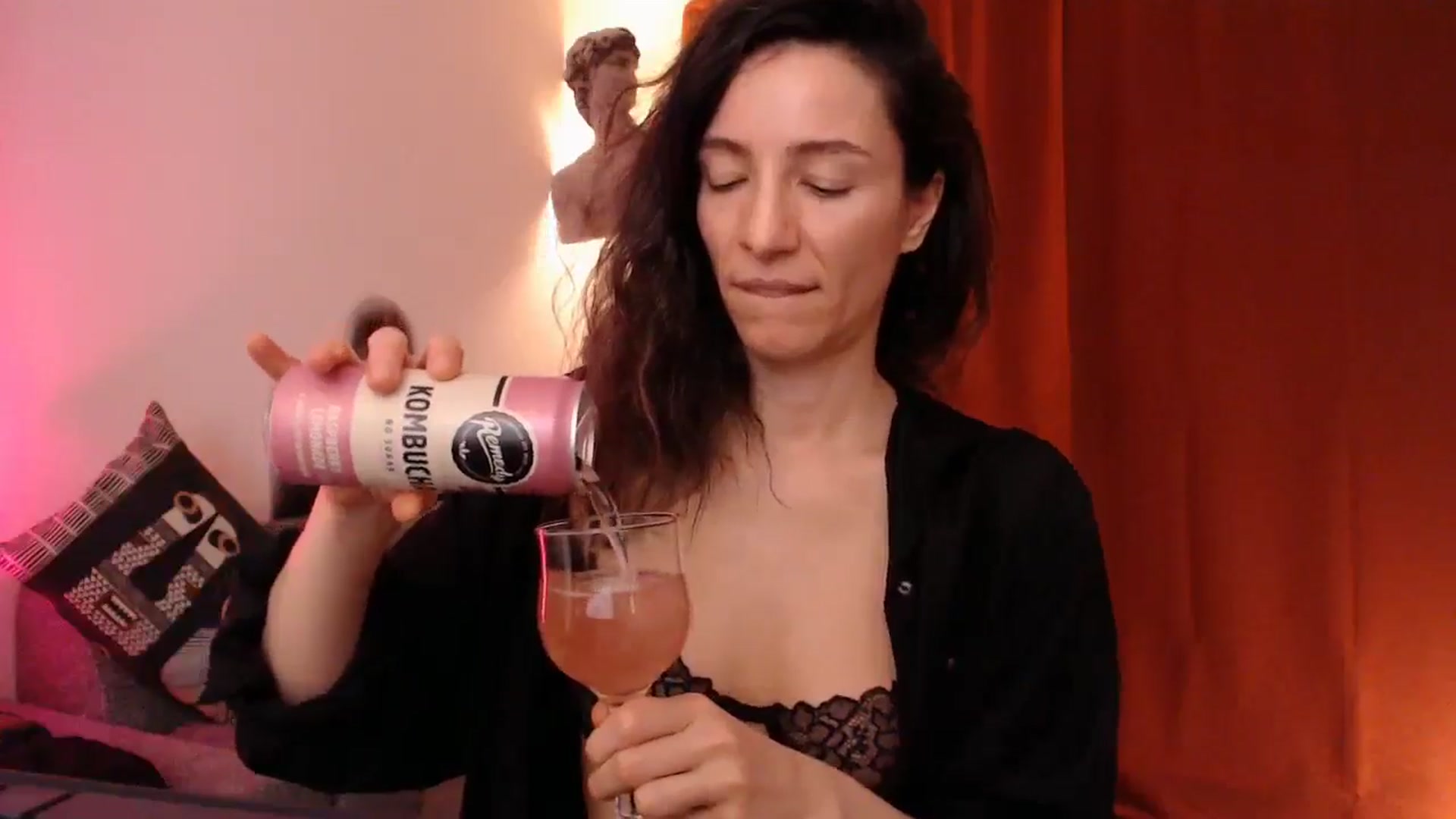 Gallery image thumbnail from Mora_Marvels's myfreecams stream on, 04/27/2025, 02:55 image 10 of 20