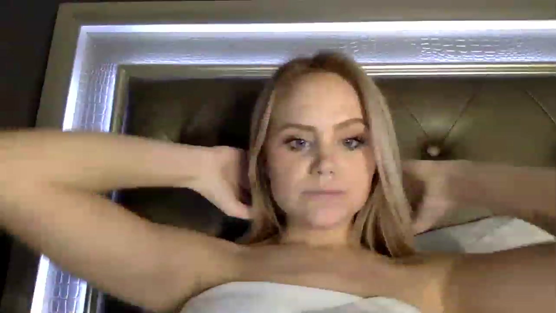 Gallery image thumbnail from More4mia's myfreecams stream on, 01/04/2023, 05:33 image 11 of 20