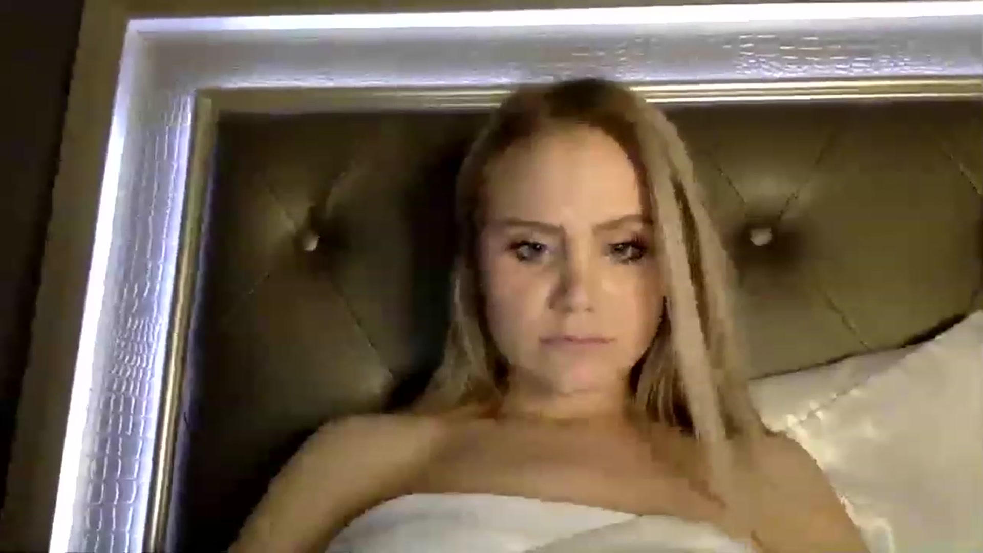 Gallery image thumbnail from More4mia's myfreecams stream on, 01/04/2023, 05:33 image 14 of 20