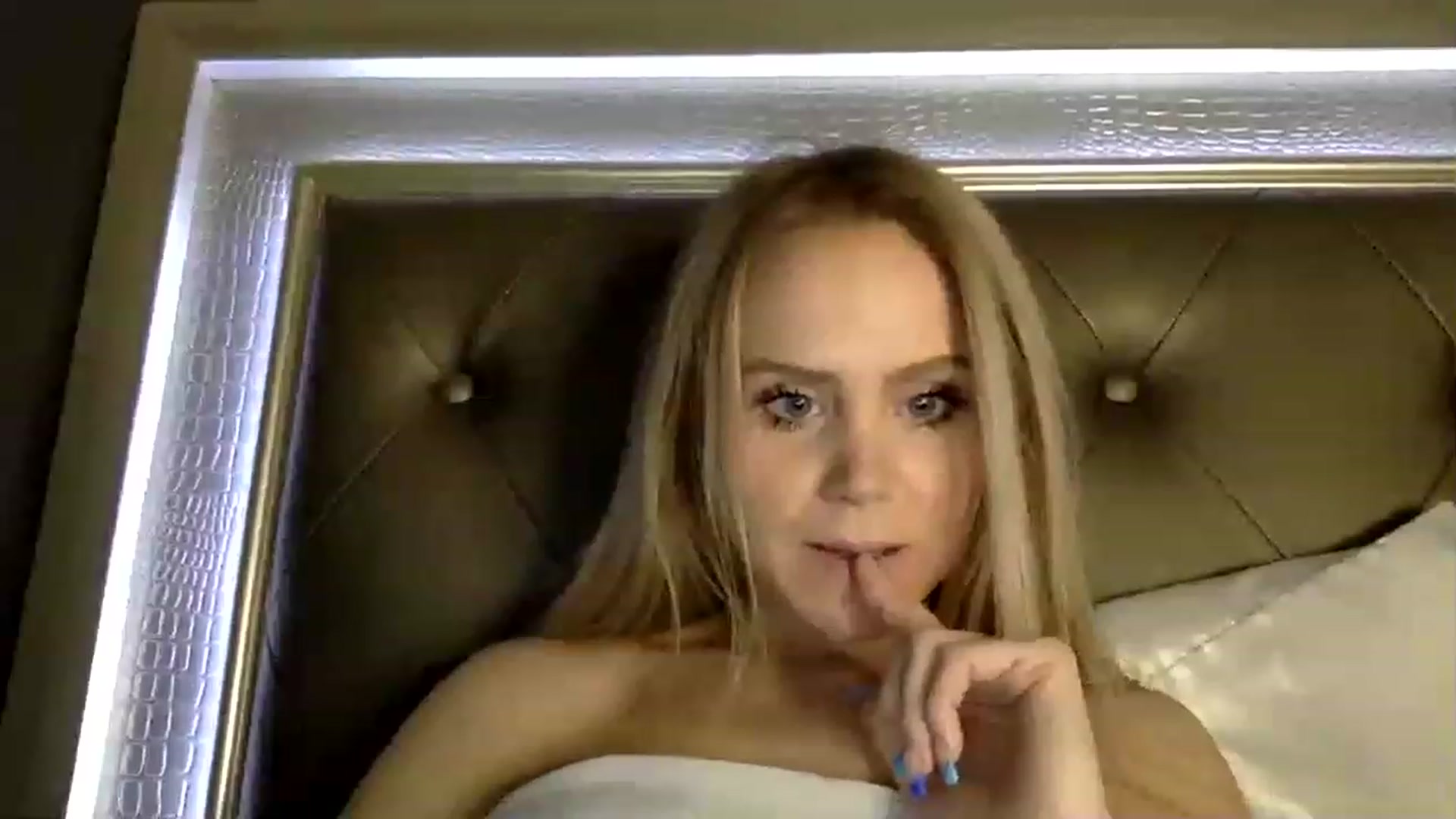Gallery image thumbnail from More4mia's myfreecams stream on, 01/04/2023, 05:33 image 12 of 20