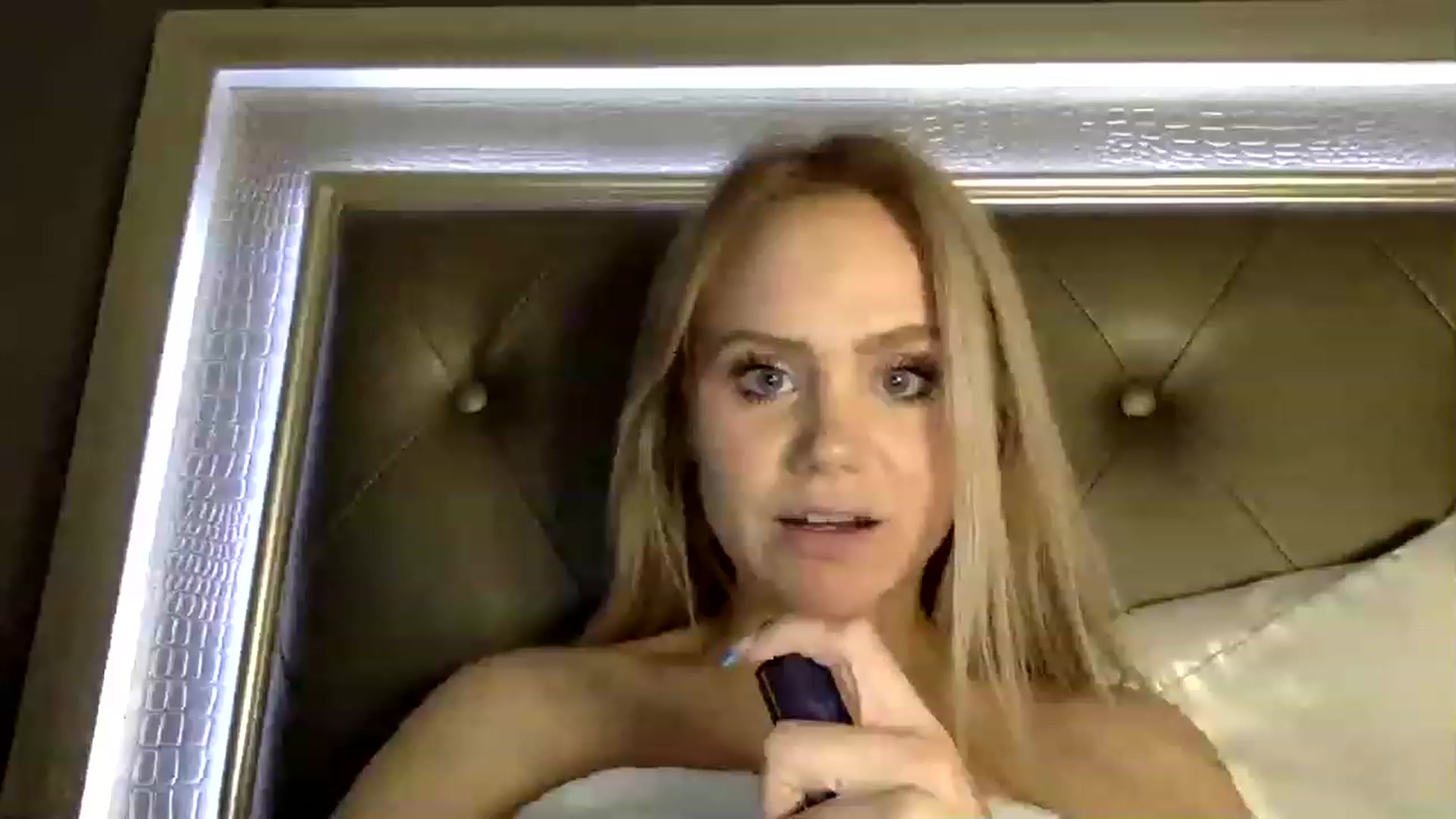 Gallery image thumbnail from More4mia's myfreecams stream on, 01/04/2023, 05:33 image 10 of 20
