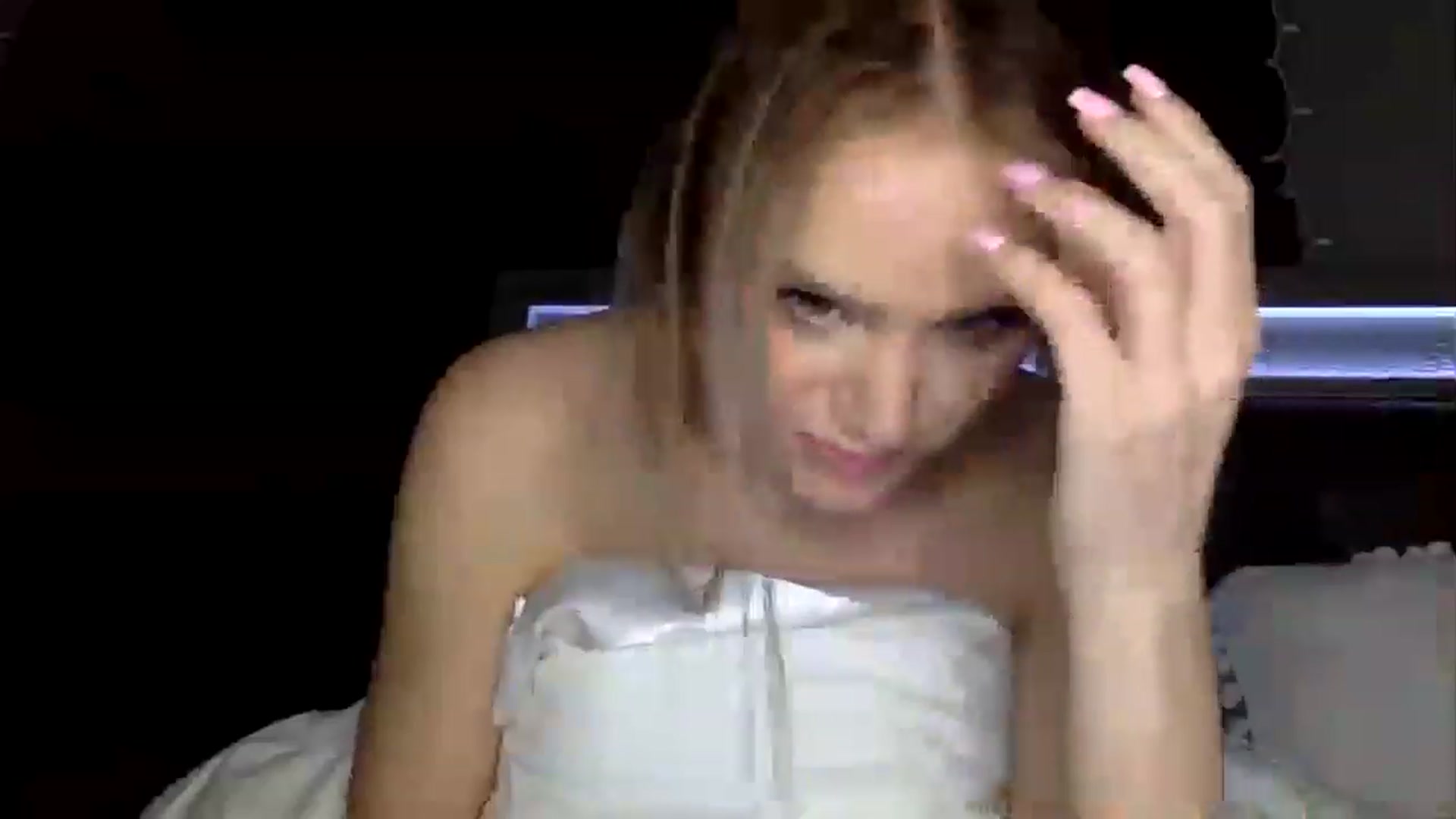 Gallery image thumbnail from More4mia's myfreecams stream on, 01/17/2023, 06:10 image 17 of 20