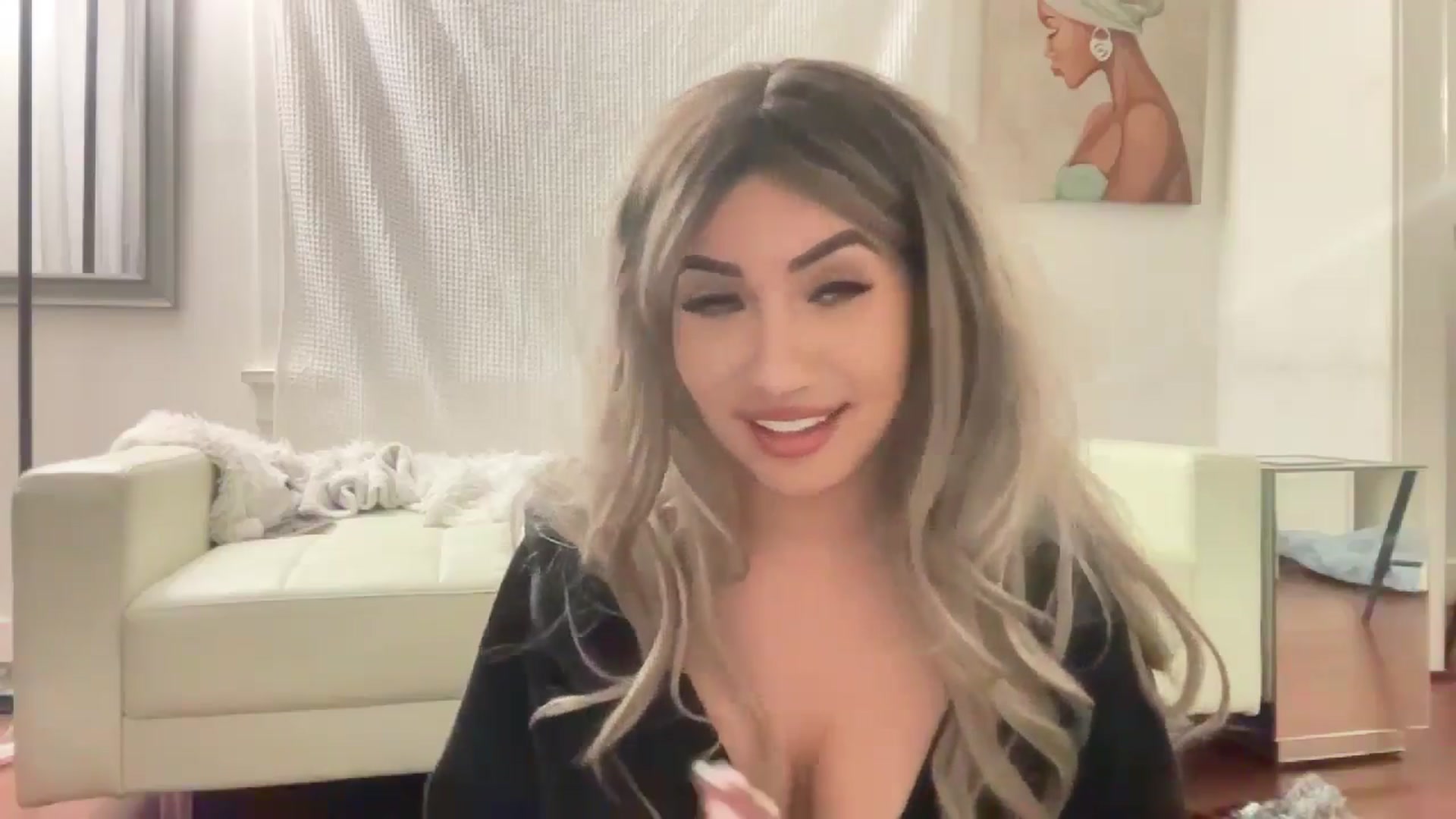 Gallery image thumbnail from MoreVida's myfreecams stream on, 05/08/2024, 06:47 image 8 of 20