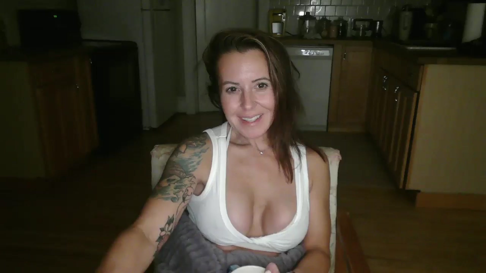 Gallery image thumbnail from Morningwakeup's myfreecams stream on, 03/18/2025, 09:25 image 4 of 20
