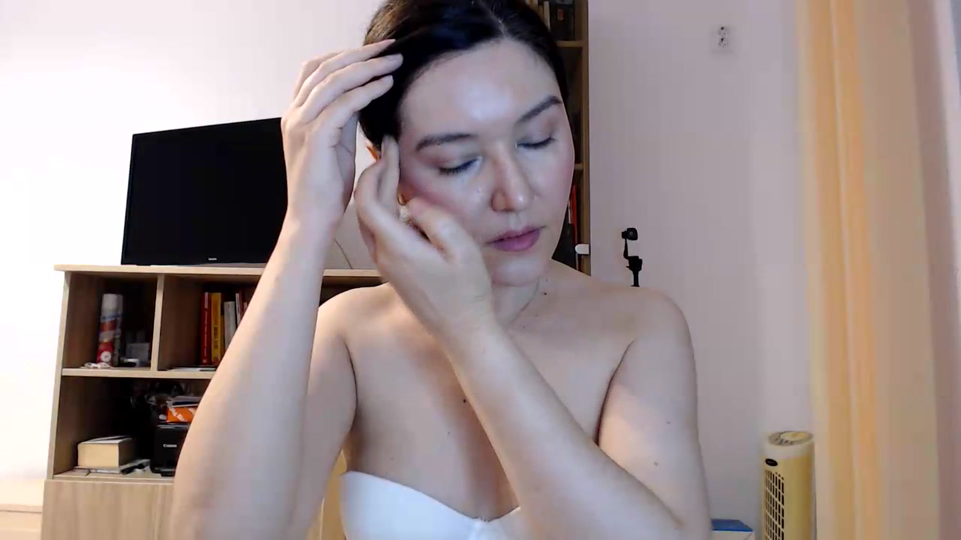 Gallery image thumbnail from Morrigan_'s myfreecams stream on, 07/18/2026, 19:31 image 19 of 20