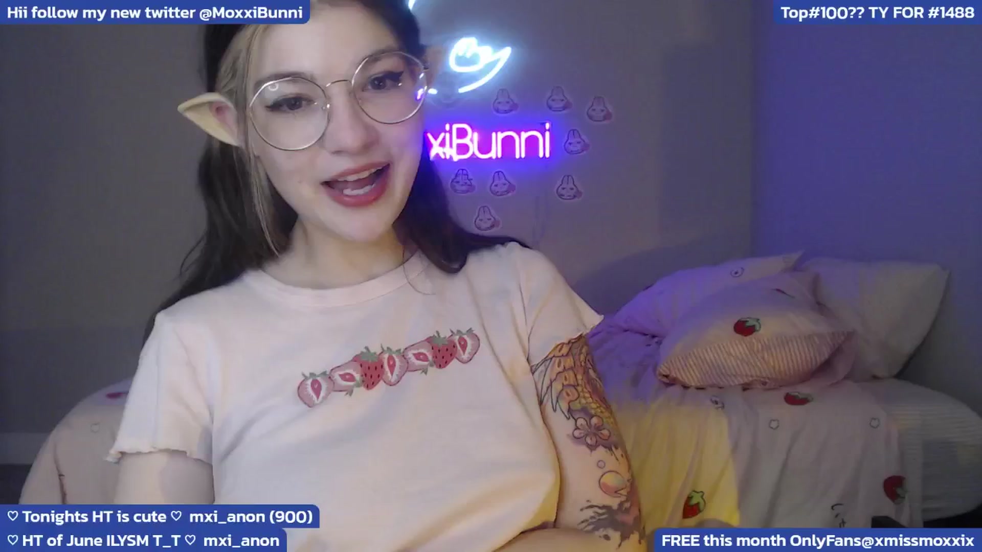 Gallery image thumbnail from MoxxiBunni's myfreecams stream on, 06/15/2024, 05:55 image 15 of 20