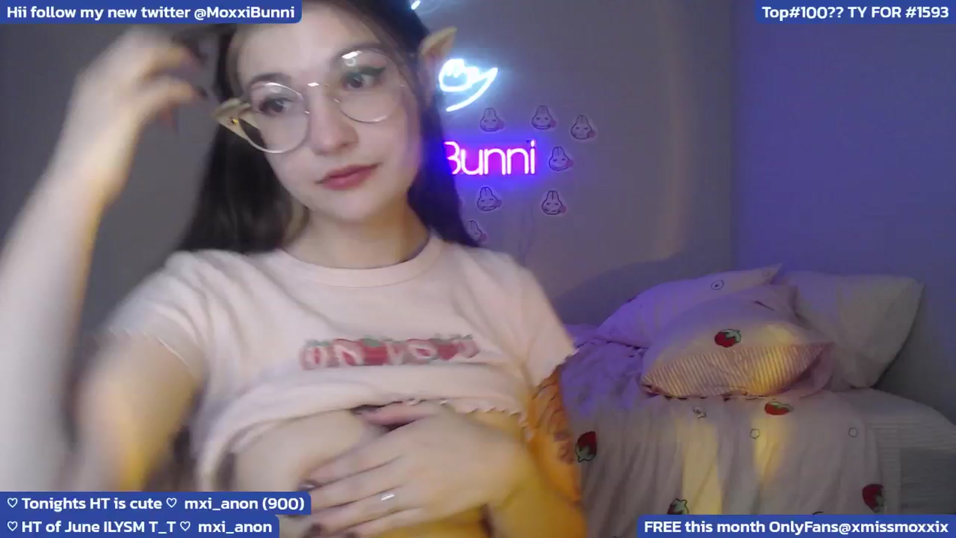 Gallery image thumbnail from MoxxiBunni's myfreecams stream on, 06/15/2024, 05:55 image 13 of 20