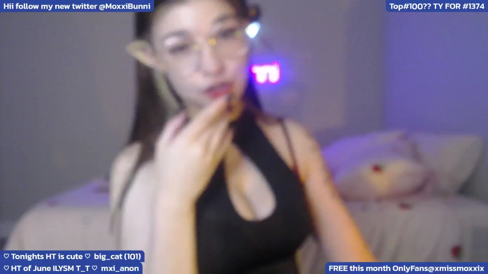 Gallery image thumbnail from MoxxiBunni's myfreecams stream on, 06/19/2024, 04:14 image 15 of 20