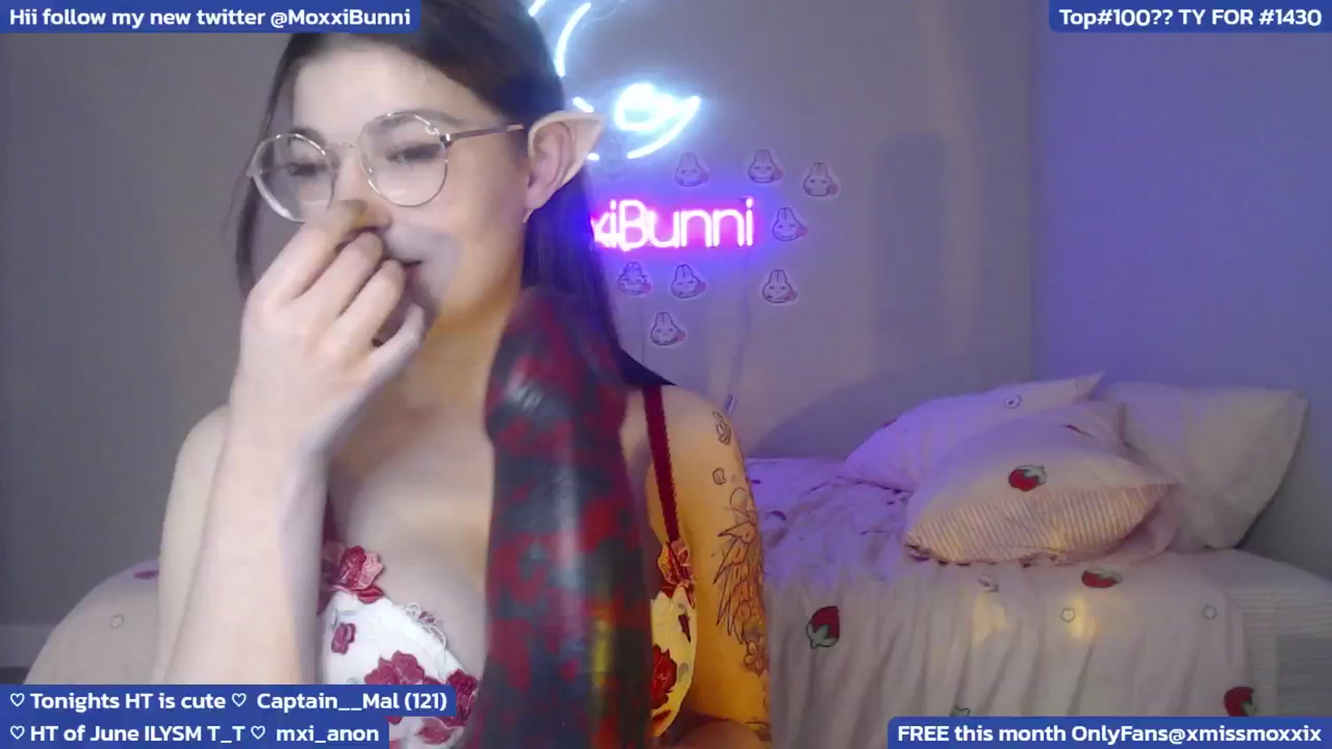Gallery image thumbnail from MoxxiBunni's myfreecams stream on, 06/23/2024, 04:41 image 6 of 20