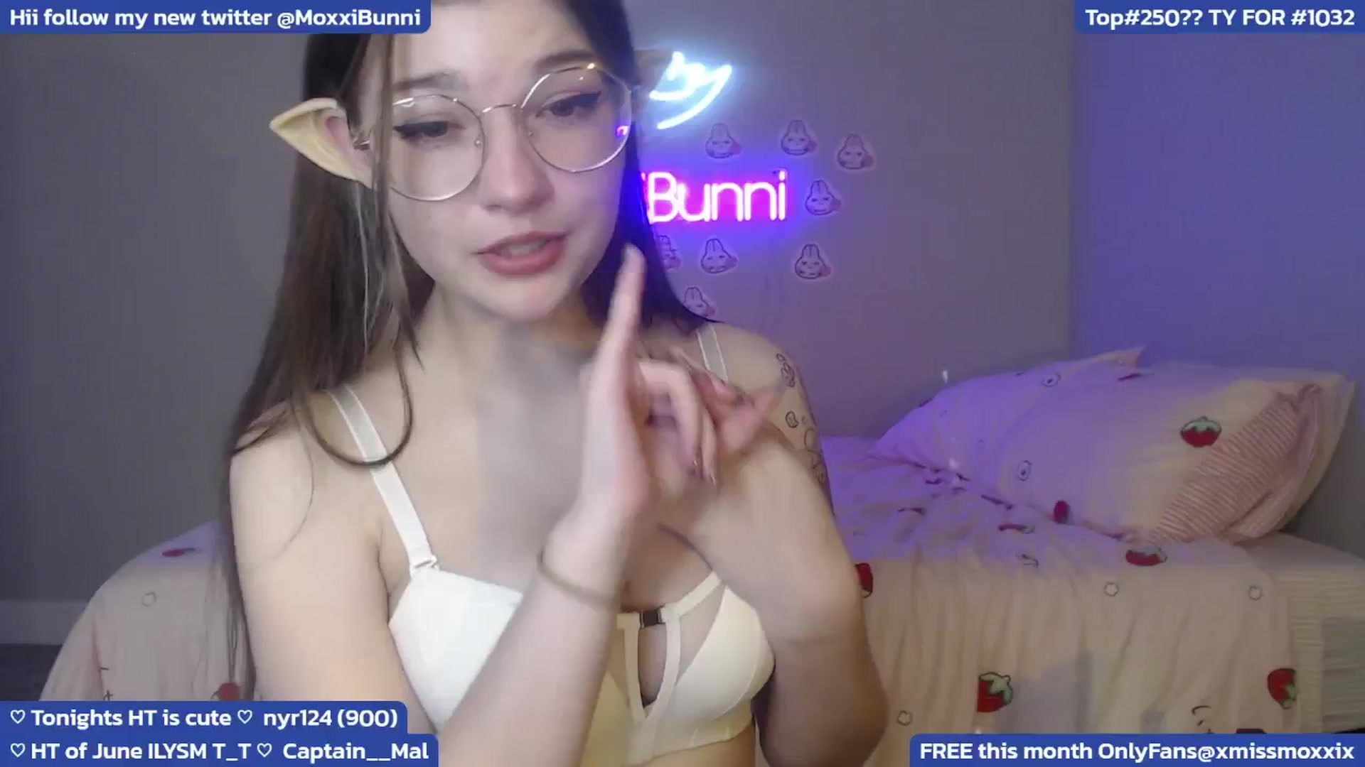 Gallery image thumbnail from MoxxiBunni's myfreecams stream on, 07/23/2024, 03:00 image 5 of 20