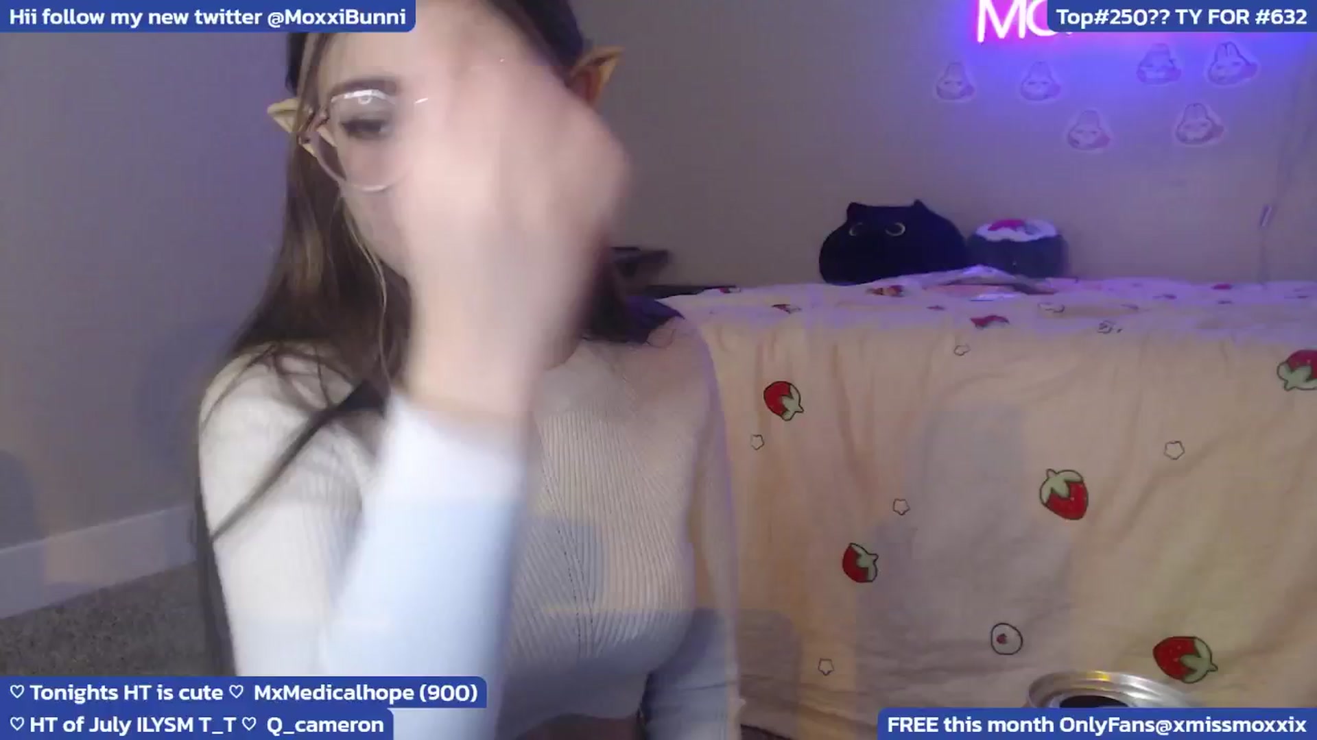 Gallery image thumbnail from MoxxiBunni's myfreecams stream on, 07/27/2024, 03:25 image 10 of 20