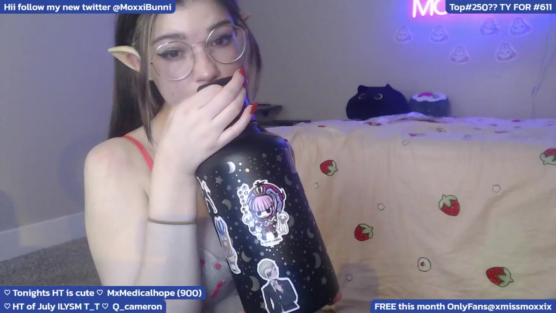 Gallery image thumbnail from MoxxiBunni's myfreecams stream on, 07/27/2024, 03:25 image 16 of 20
