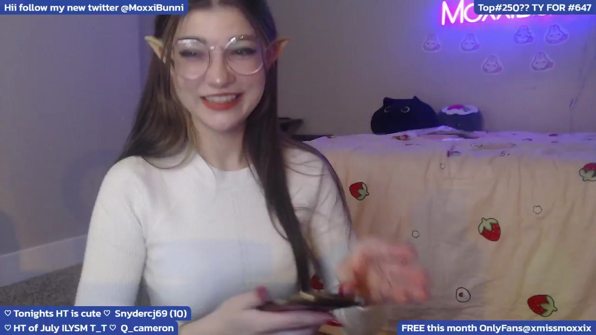 Gallery image thumbnail from MoxxiBunni's myfreecams stream on, 07/27/2024, 03:25 image 2 of 20