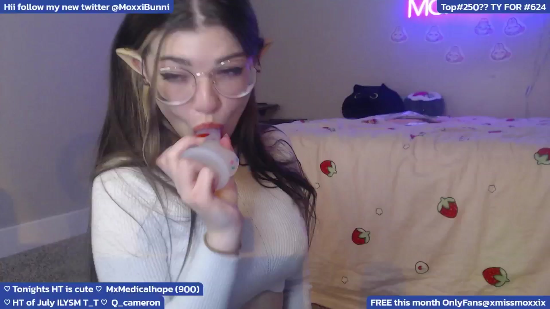 Gallery image thumbnail from MoxxiBunni's myfreecams stream on, 07/27/2024, 03:25 image 12 of 20
