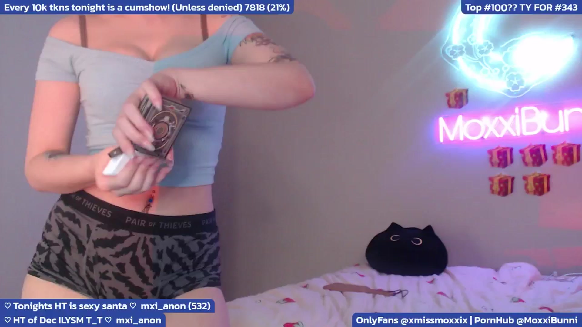 Gallery image thumbnail from MoxxiBunni's myfreecams stream on, 12/21/2024, 05:45 image 11 of 20