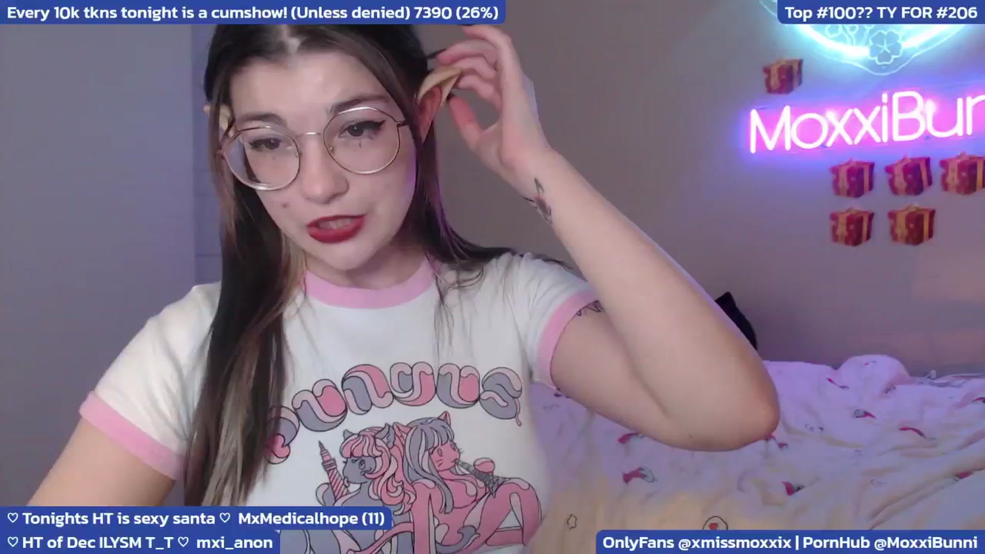 Gallery image thumbnail from MoxxiBunni's myfreecams stream on, 12/27/2024, 05:21 image 4 of 20