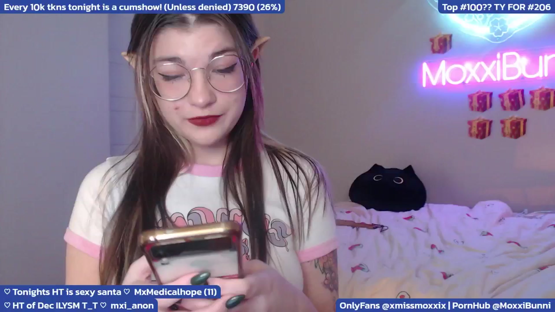 Gallery image thumbnail from MoxxiBunni's myfreecams stream on, 12/27/2024, 05:21 image 3 of 20