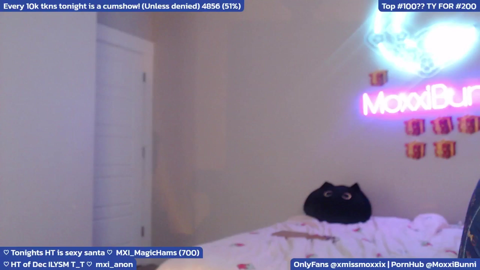 Gallery image thumbnail from MoxxiBunni's myfreecams stream on, 12/27/2024, 05:21 image 16 of 20