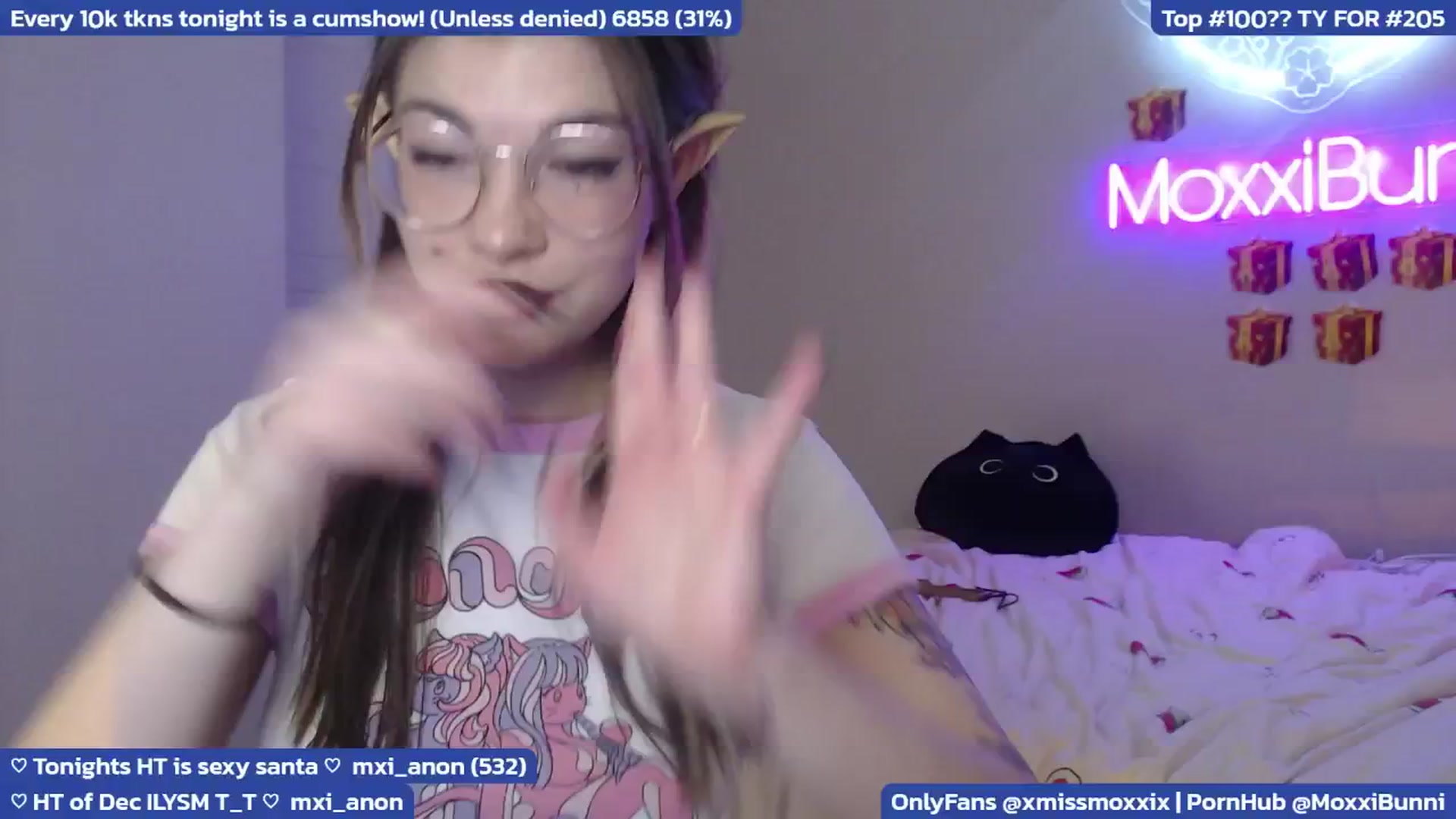 Gallery image thumbnail from MoxxiBunni's myfreecams stream on, 12/27/2024, 05:21 image 6 of 20