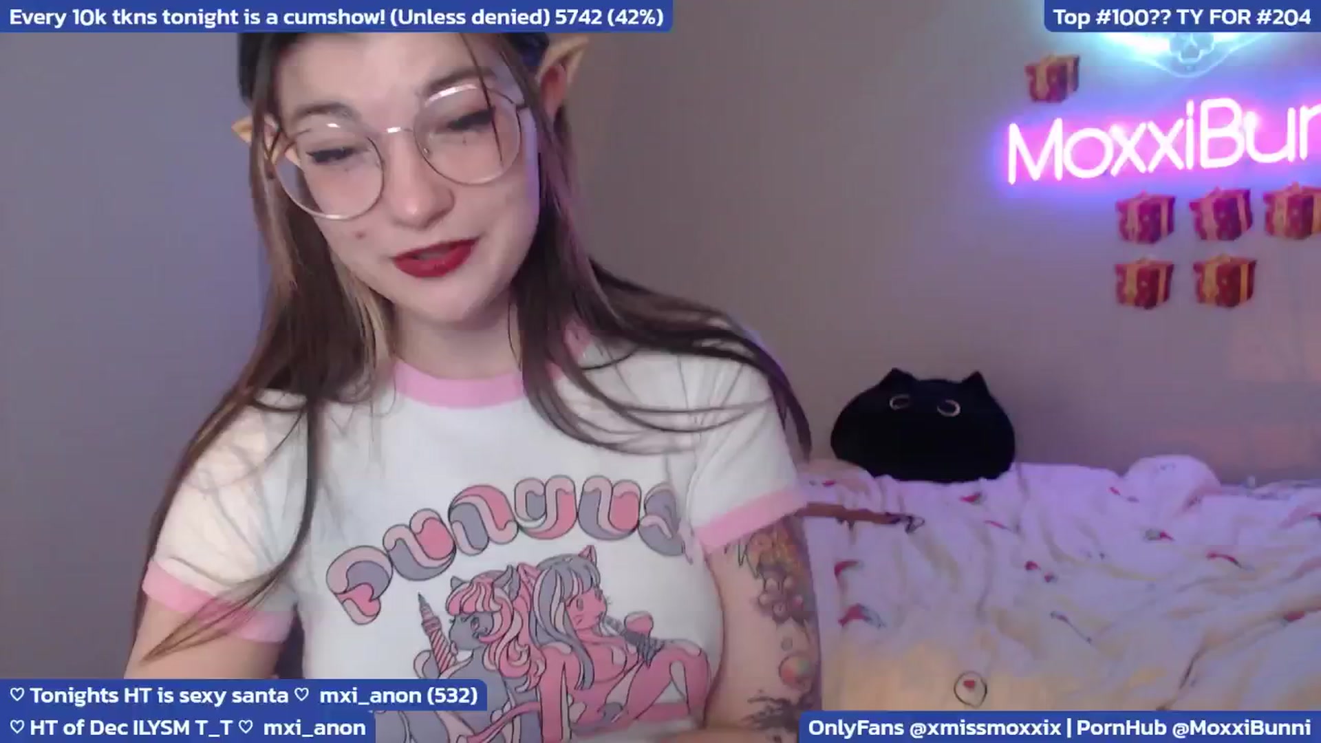 Gallery image thumbnail from MoxxiBunni's myfreecams stream on, 12/27/2024, 05:21 image 12 of 20