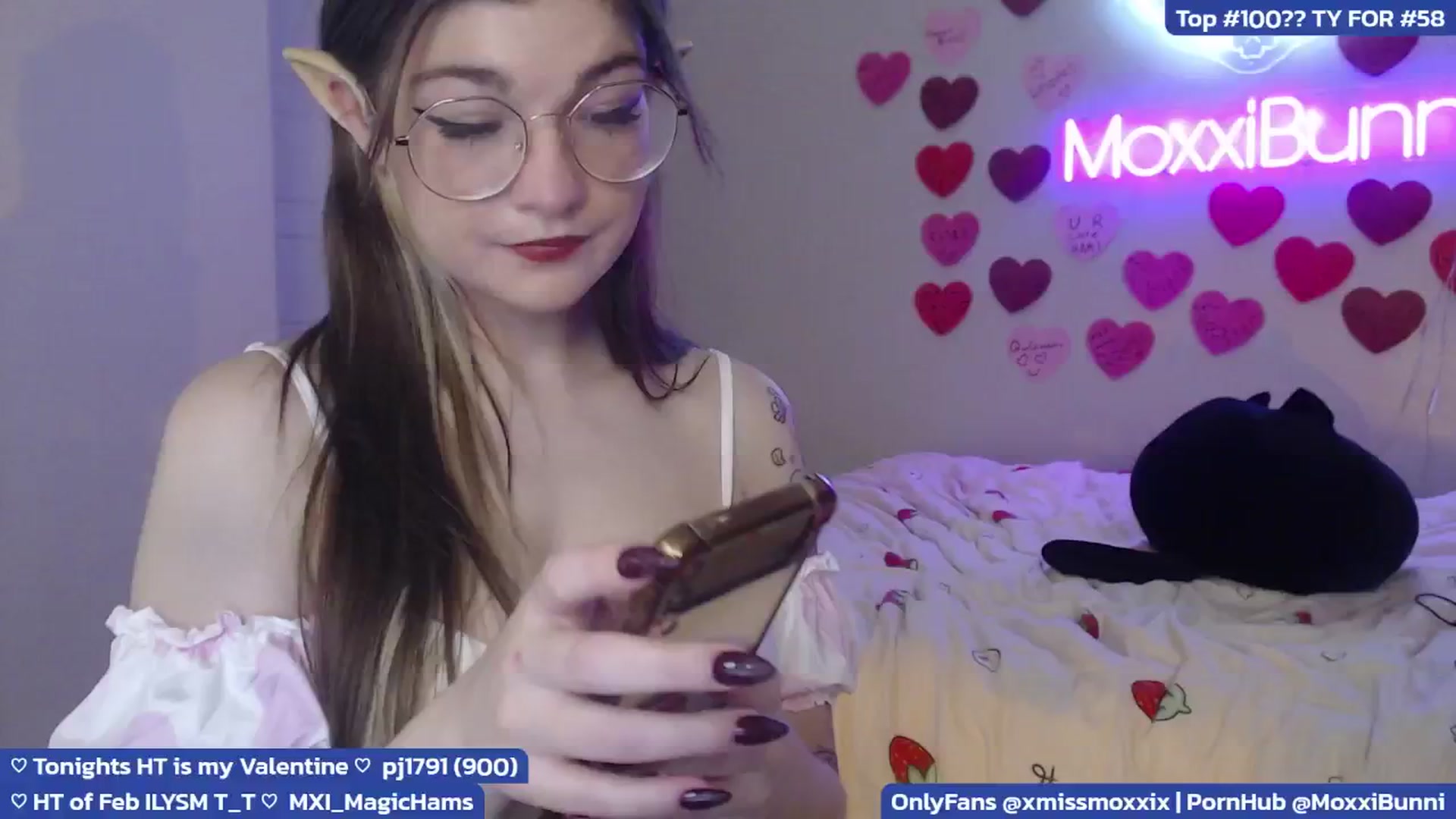Gallery image thumbnail from MoxxiBunni's myfreecams stream on, 02/19/2025, 05:00 image 20 of 20
