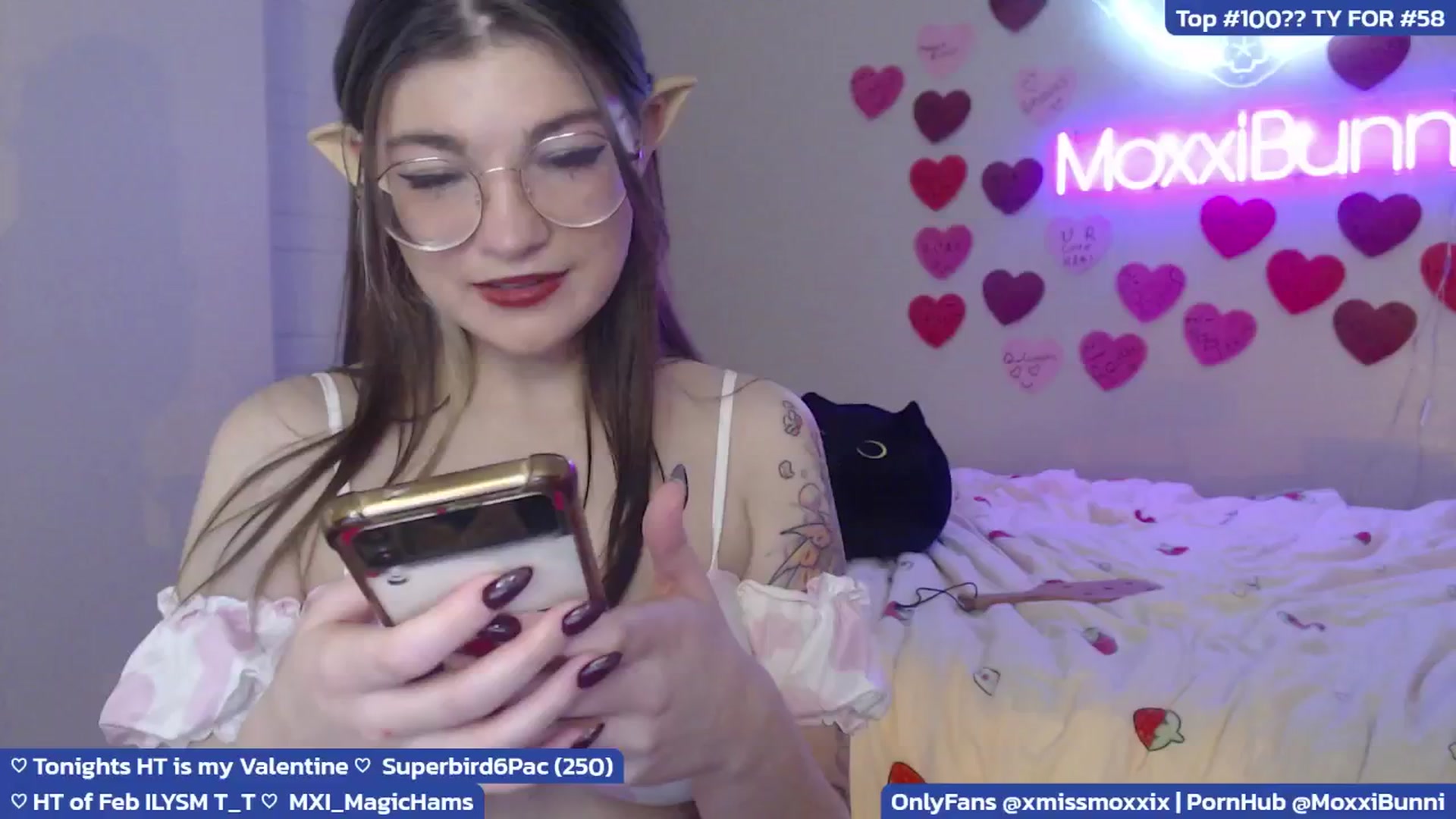 Gallery image thumbnail from MoxxiBunni's myfreecams stream on, 02/19/2025, 05:00 image 14 of 20