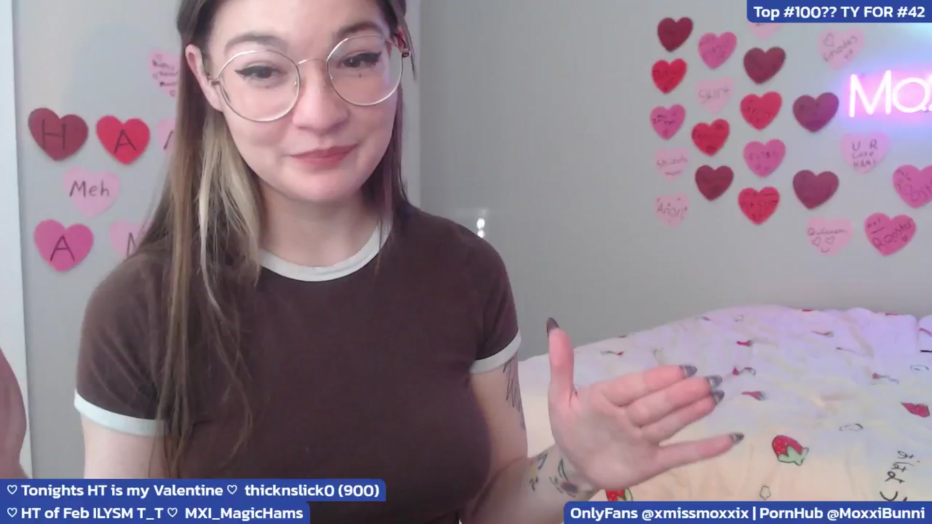Gallery image thumbnail from MoxxiBunni's myfreecams stream on, 02/25/2025, 24:02 image 16 of 20