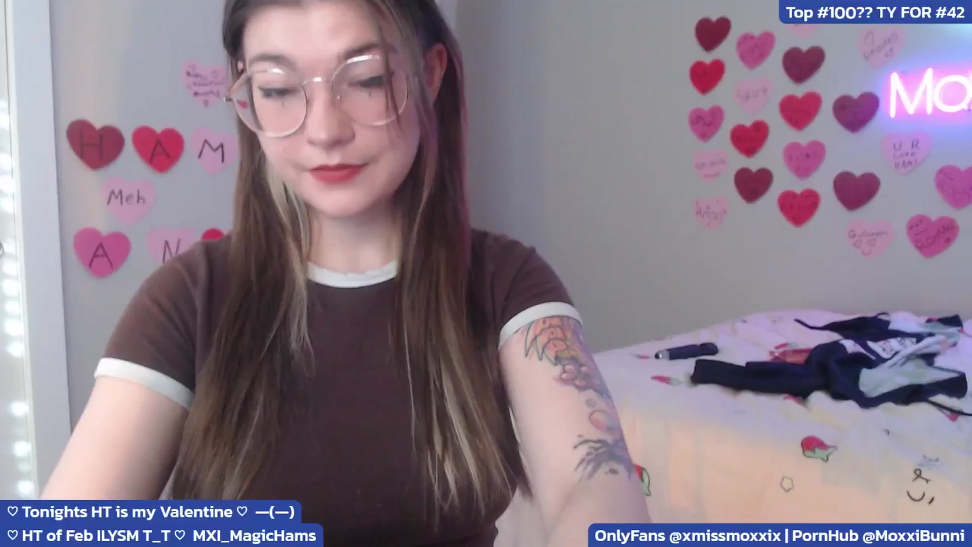 Gallery image thumbnail from MoxxiBunni's myfreecams stream on, 02/25/2025, 24:02 image 2 of 20