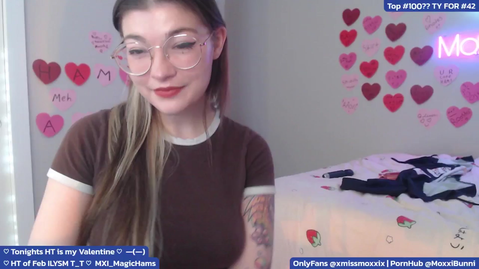Gallery image thumbnail from MoxxiBunni's myfreecams stream on, 02/25/2025, 24:02 image 3 of 20