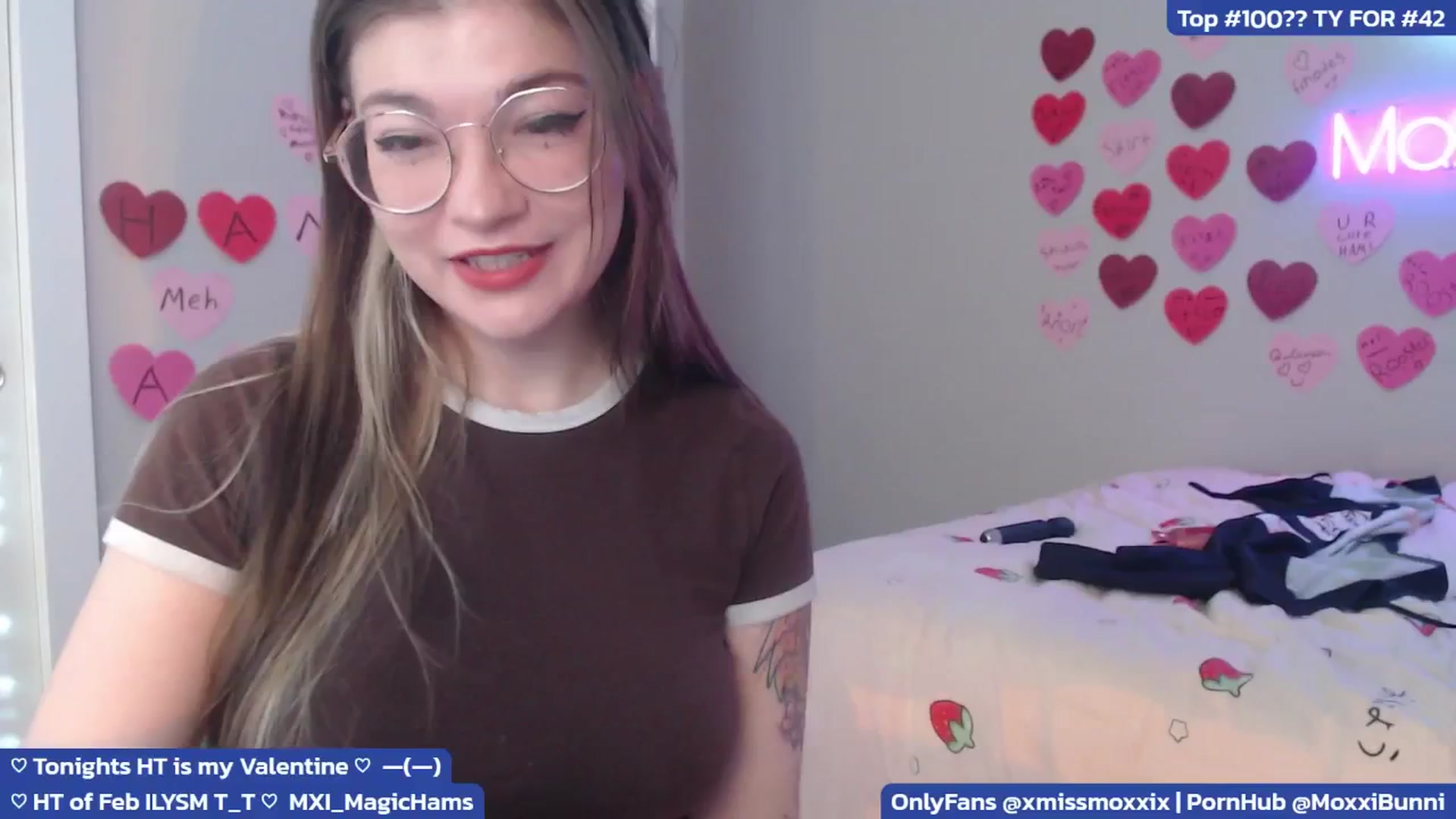 Gallery image thumbnail from MoxxiBunni's myfreecams stream on, 02/25/2025, 24:02 image 1 of 20