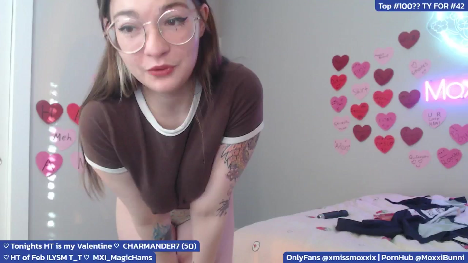 Gallery image thumbnail from MoxxiBunni's myfreecams stream on, 02/25/2025, 24:02 image 8 of 20