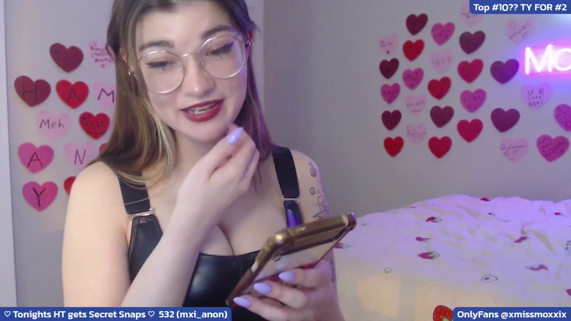 Gallery image thumbnail from MoxxiBunni's myfreecams stream on, 04/04/2025, 24:28 image 7 of 20