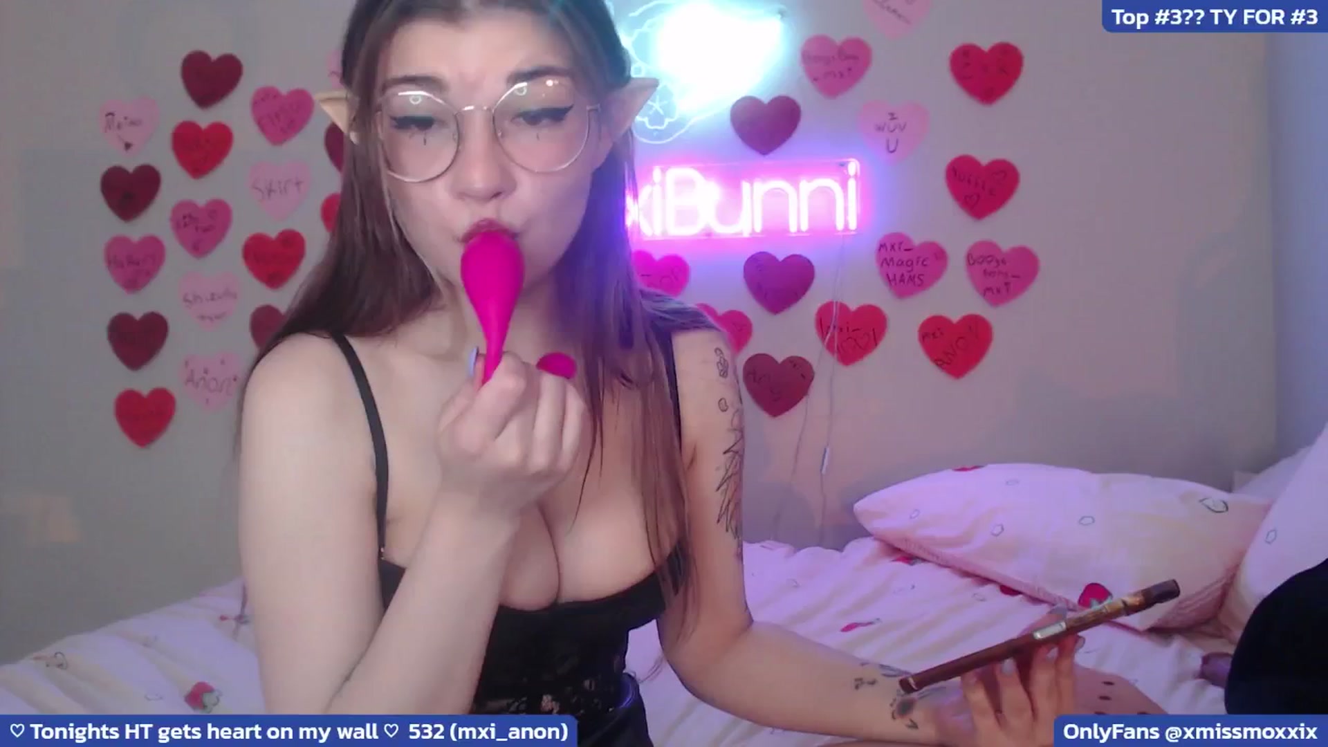 Gallery image thumbnail from MoxxiBunni's myfreecams stream on, 04/14/2025, 23:41 image 11 of 20