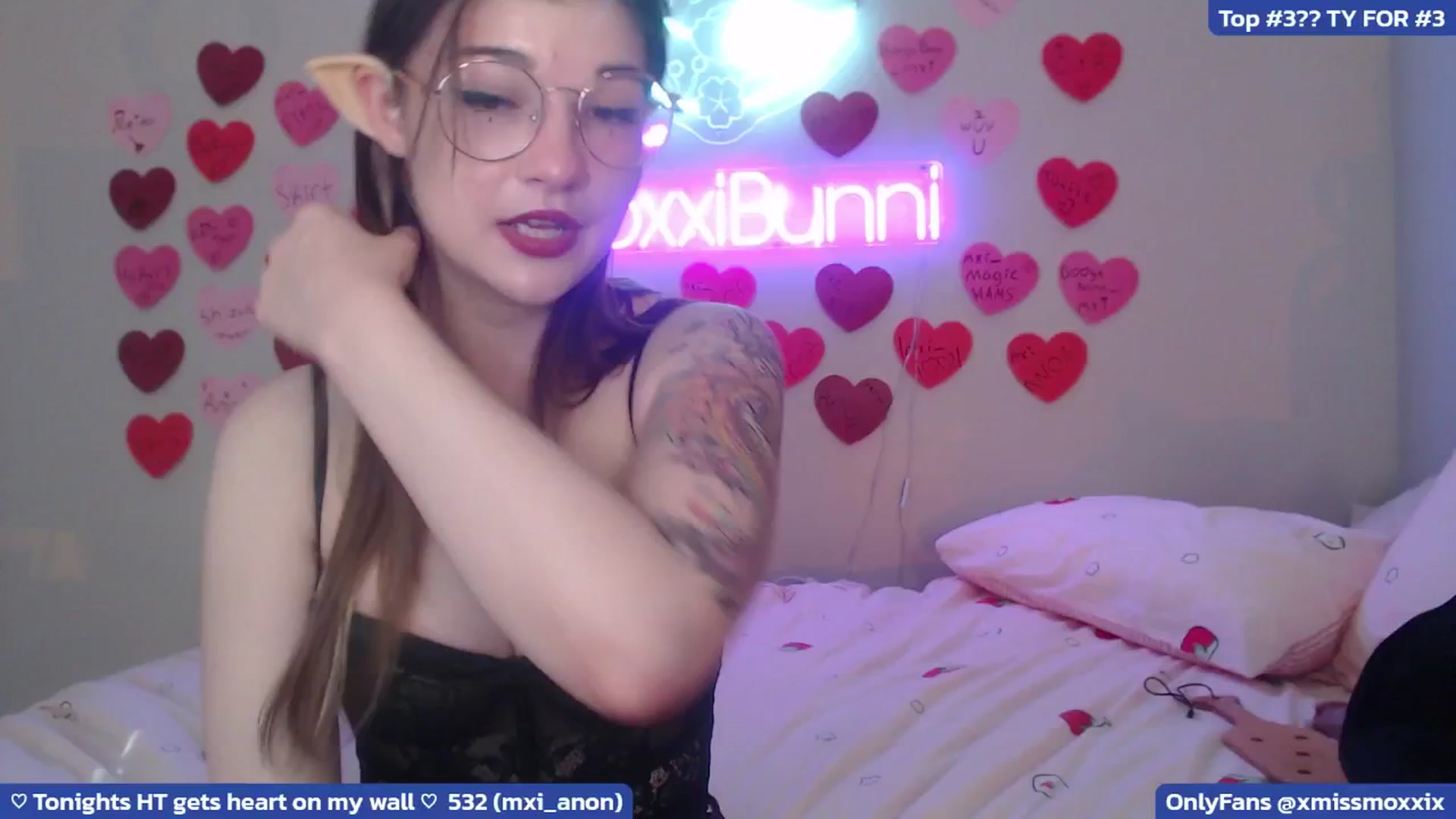 Gallery image thumbnail from MoxxiBunni's myfreecams stream on, 04/15/2025, 01:12 image 5 of 20