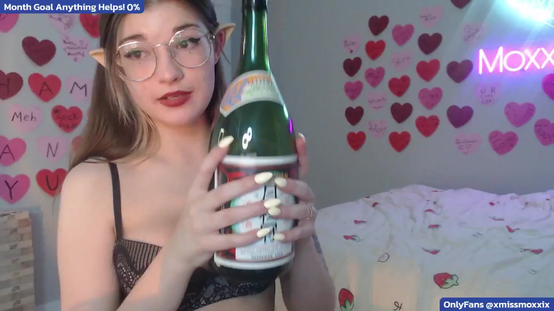 Gallery image thumbnail from MoxxiBunni's myfreecams stream on, 05/15/2025, 01:17 image 13 of 20