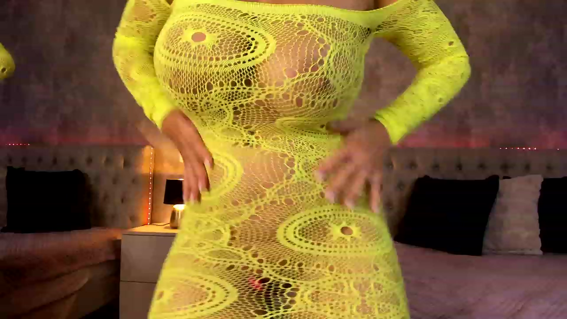 Gallery image thumbnail from Mq_Raisa's myfreecams stream on, 08/27/2023, 12:07 image 10 of 20