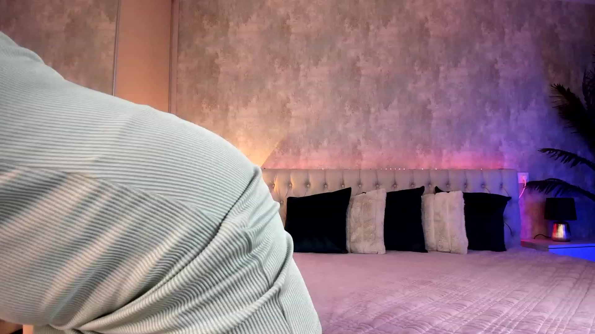 Gallery image thumbnail from Mq_Raisa's myfreecams stream on, 12/04/2023, 13:42 image 2 of 20