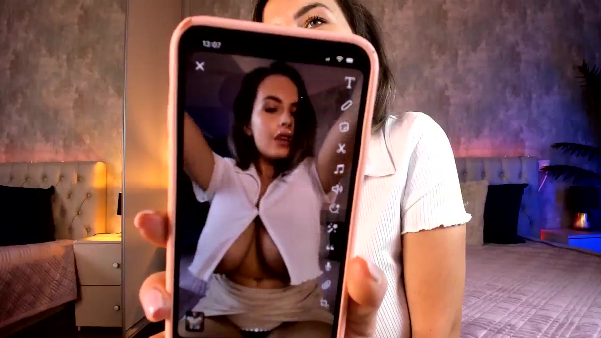 Gallery image thumbnail from Mq_Raisa's myfreecams stream on, 06/20/2024, 10:34 image 15 of 20