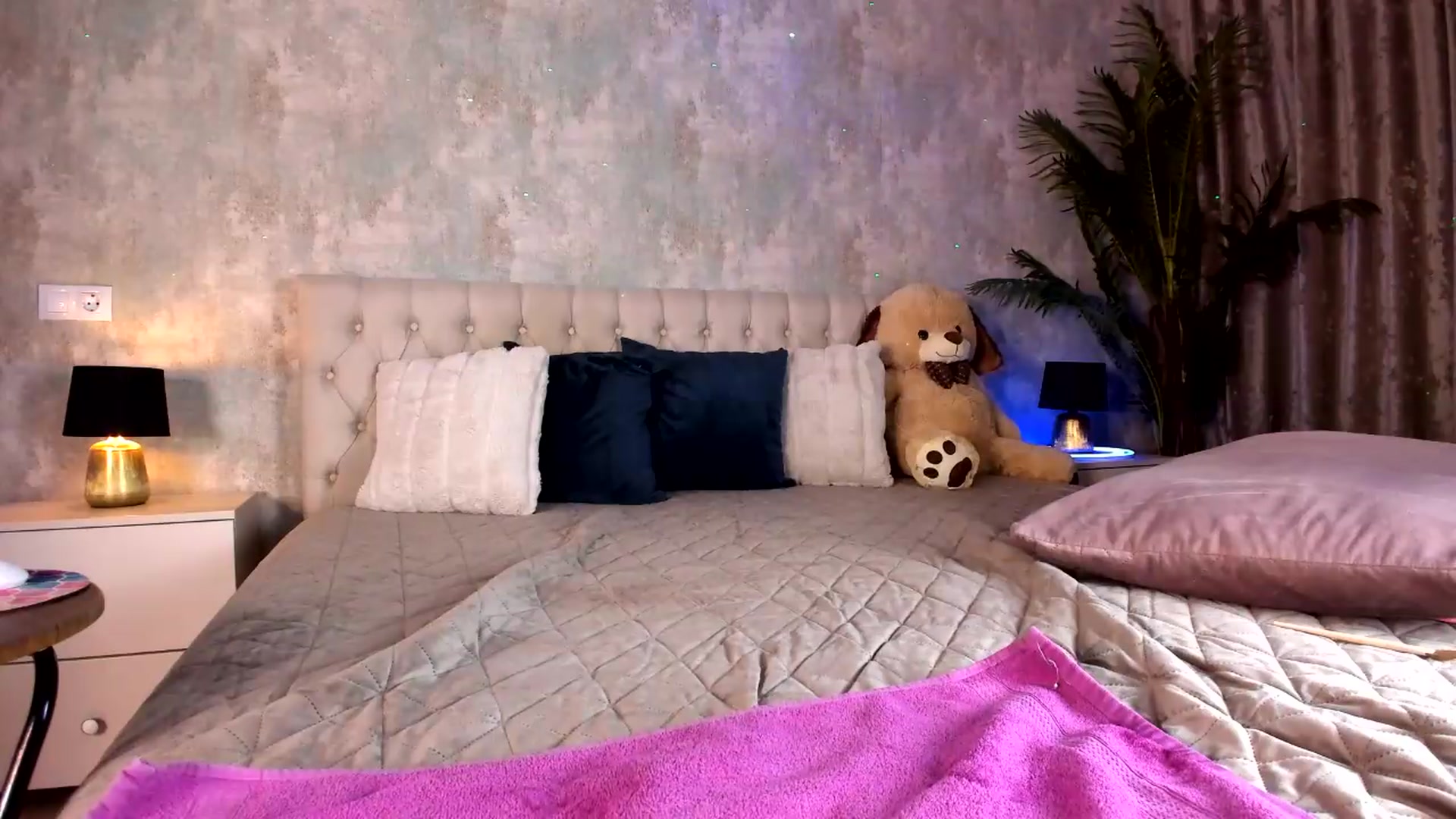 Gallery image thumbnail from Mq_Raisa's myfreecams stream on, 05/20/2026, 15:39 image 12 of 20