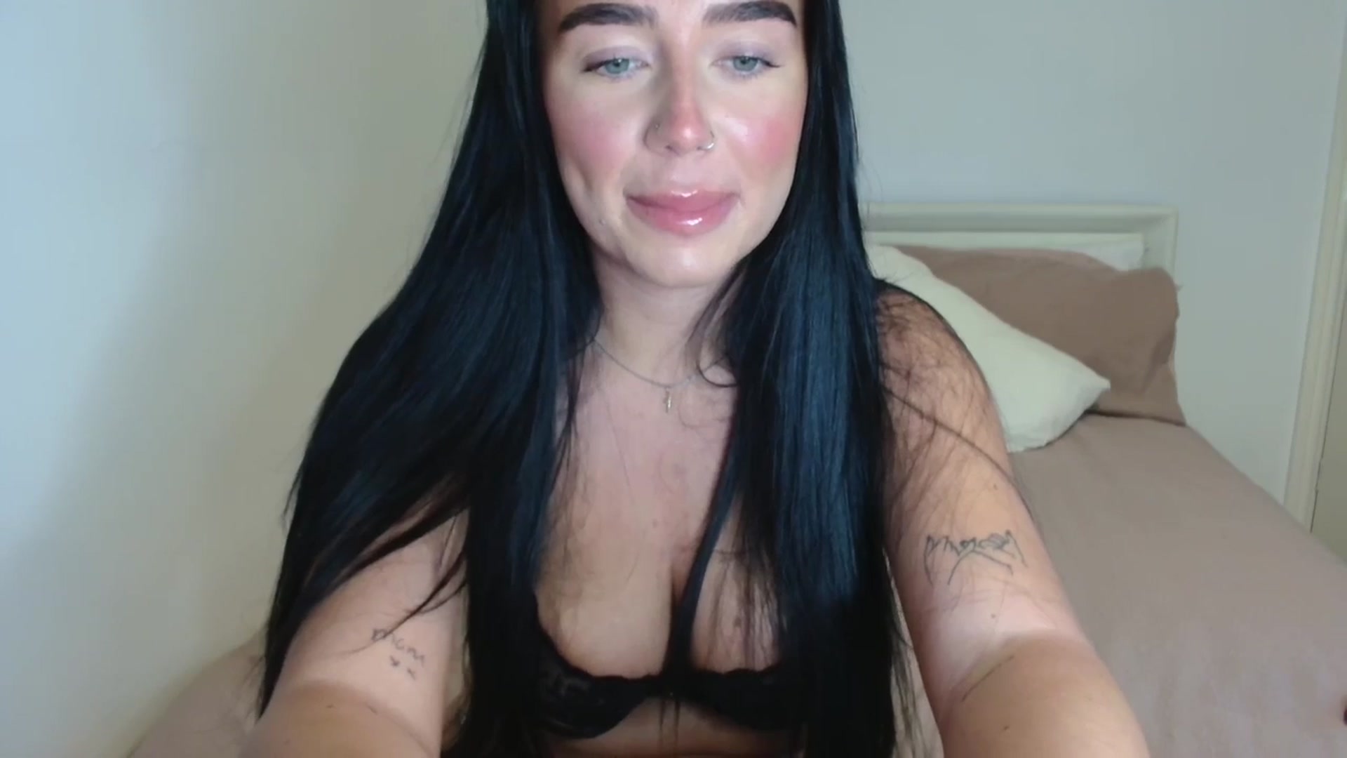 Gallery image thumbnail from MrsLitt's myfreecams stream on, 03/03/2025, 14:50 image 14 of 20