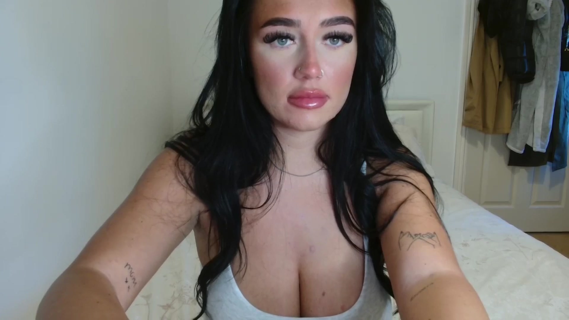 Gallery image thumbnail from MrsLitt's myfreecams stream on, 03/19/2025, 14:38 image 13 of 20