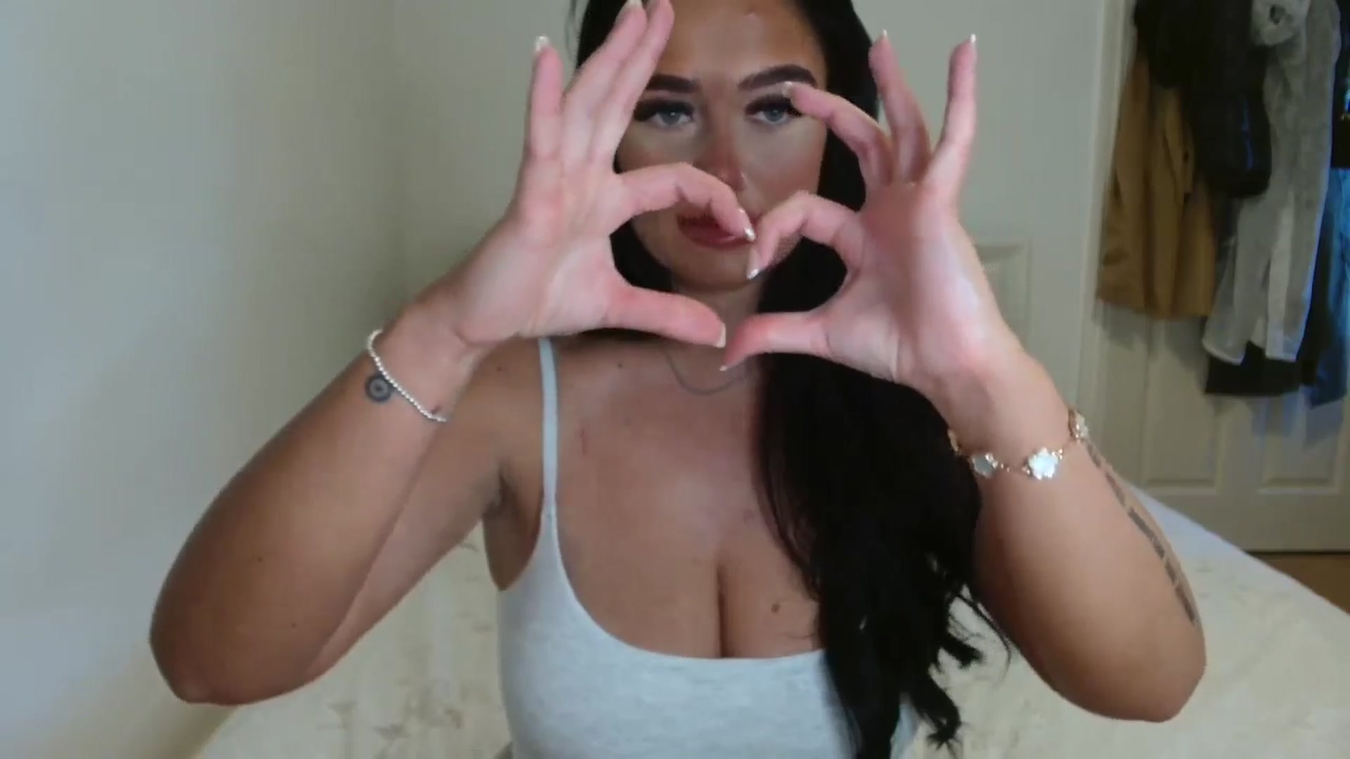 Gallery image thumbnail from MrsLitt's myfreecams stream on, 03/19/2025, 14:38 image 9 of 20