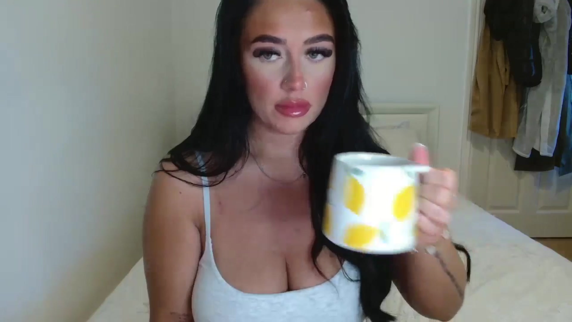 Gallery image thumbnail from MrsLitt's myfreecams stream on, 03/19/2025, 14:38 image 5 of 20