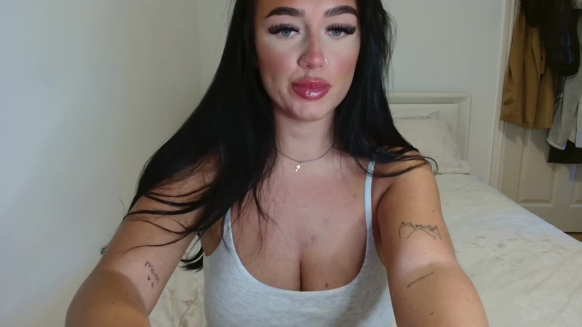 Gallery image thumbnail from MrsLitt's myfreecams stream on, 03/19/2025, 15:53 image 8 of 20