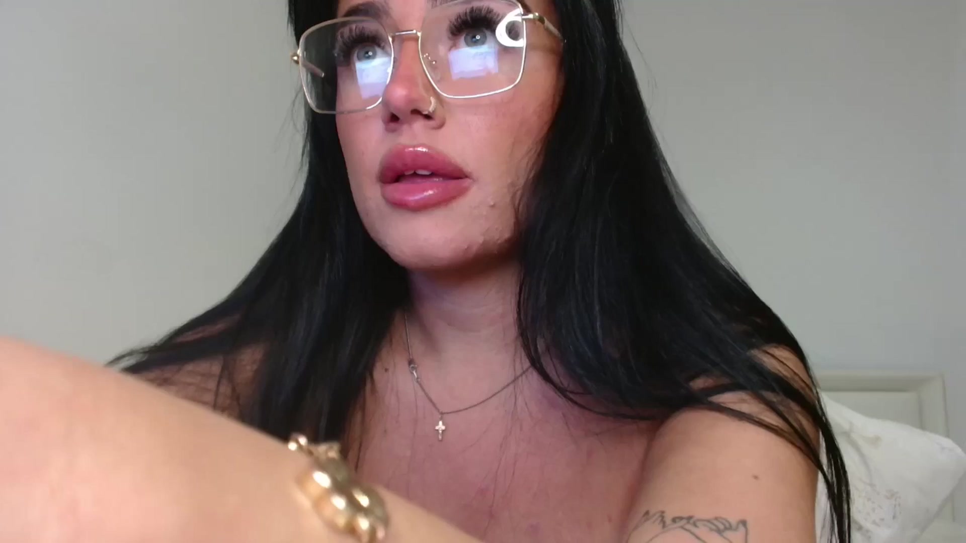 Gallery image thumbnail from MrsLitt's myfreecams stream on, 03/20/2025, 23:40 image 14 of 20