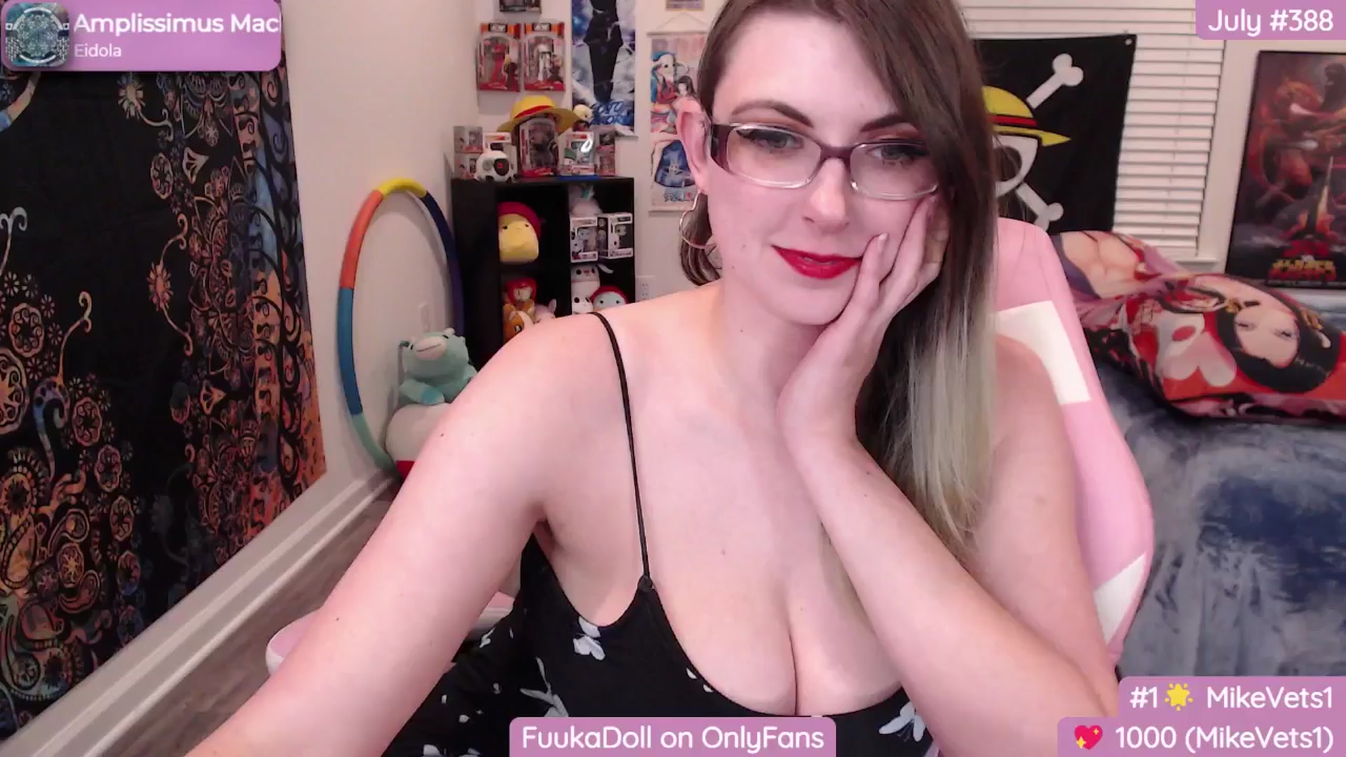 Gallery image thumbnail from MrsMikeVets's myfreecams stream on, 07/04/2024, 08:02 image 13 of 20