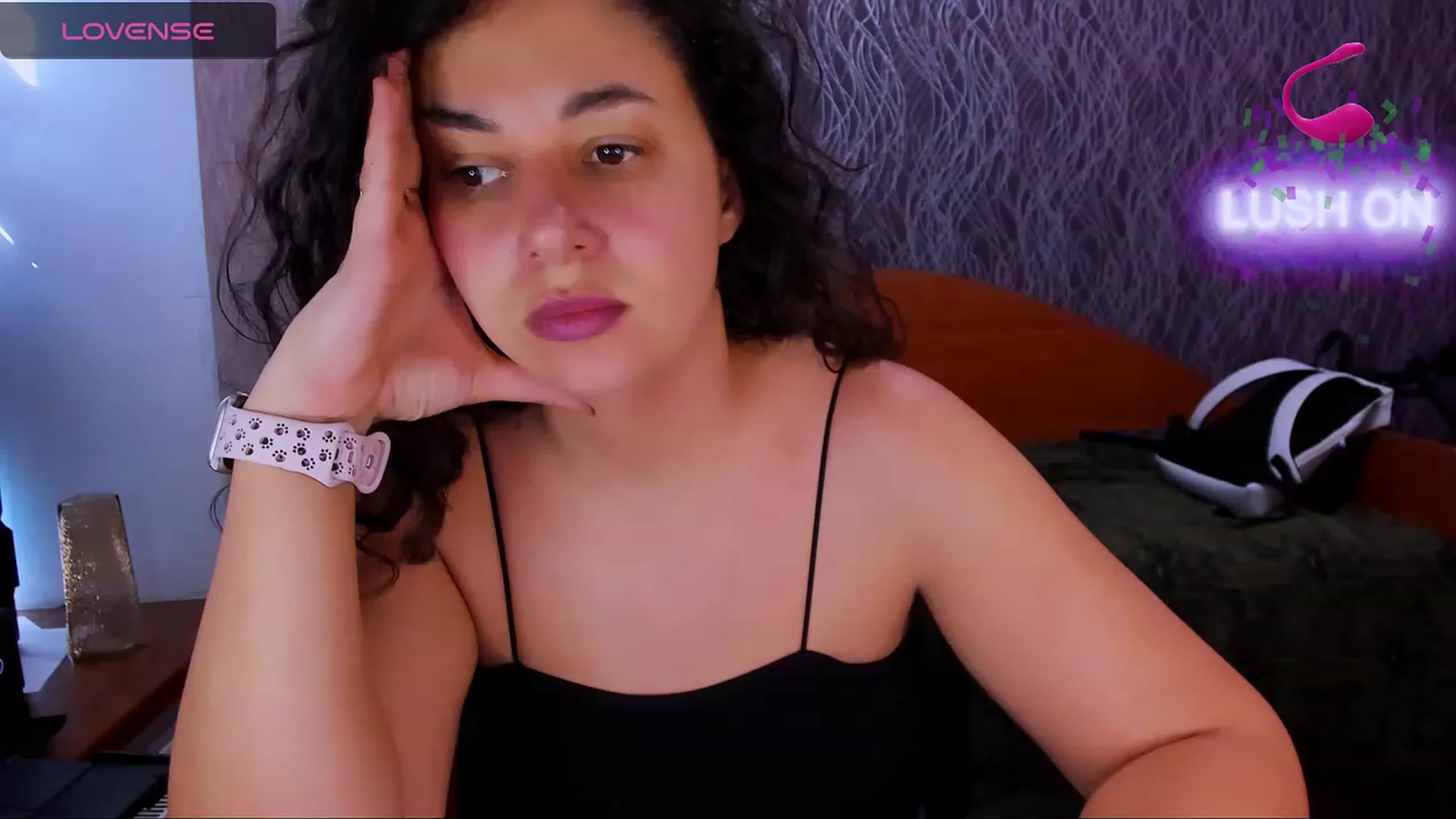Gallery image thumbnail from MrsViola's myfreecams stream on, 02/21/2024, 10:31 image 1 of 20